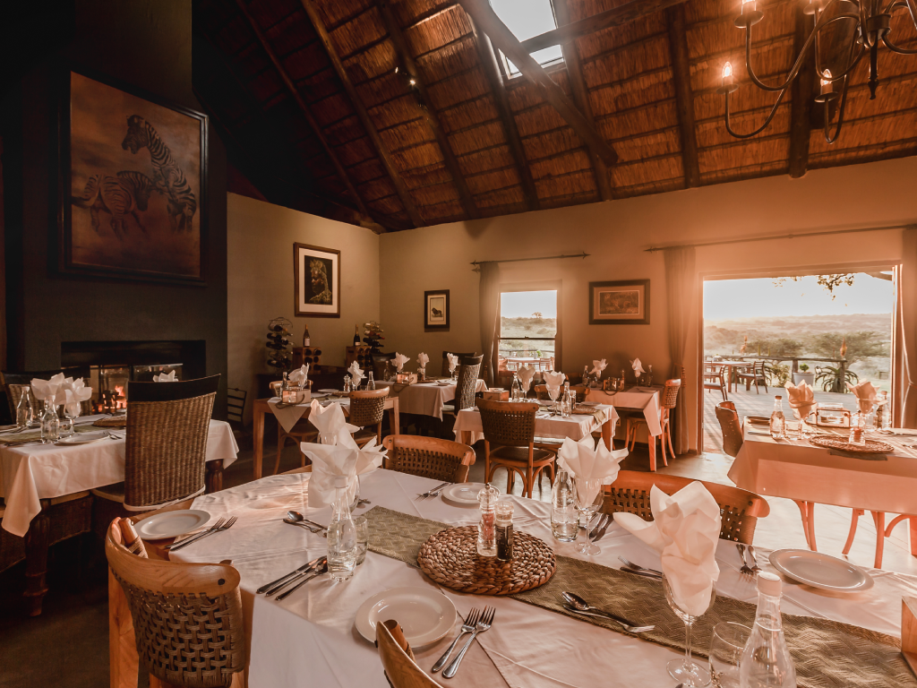 Hlosi Game Lodge Dining Room